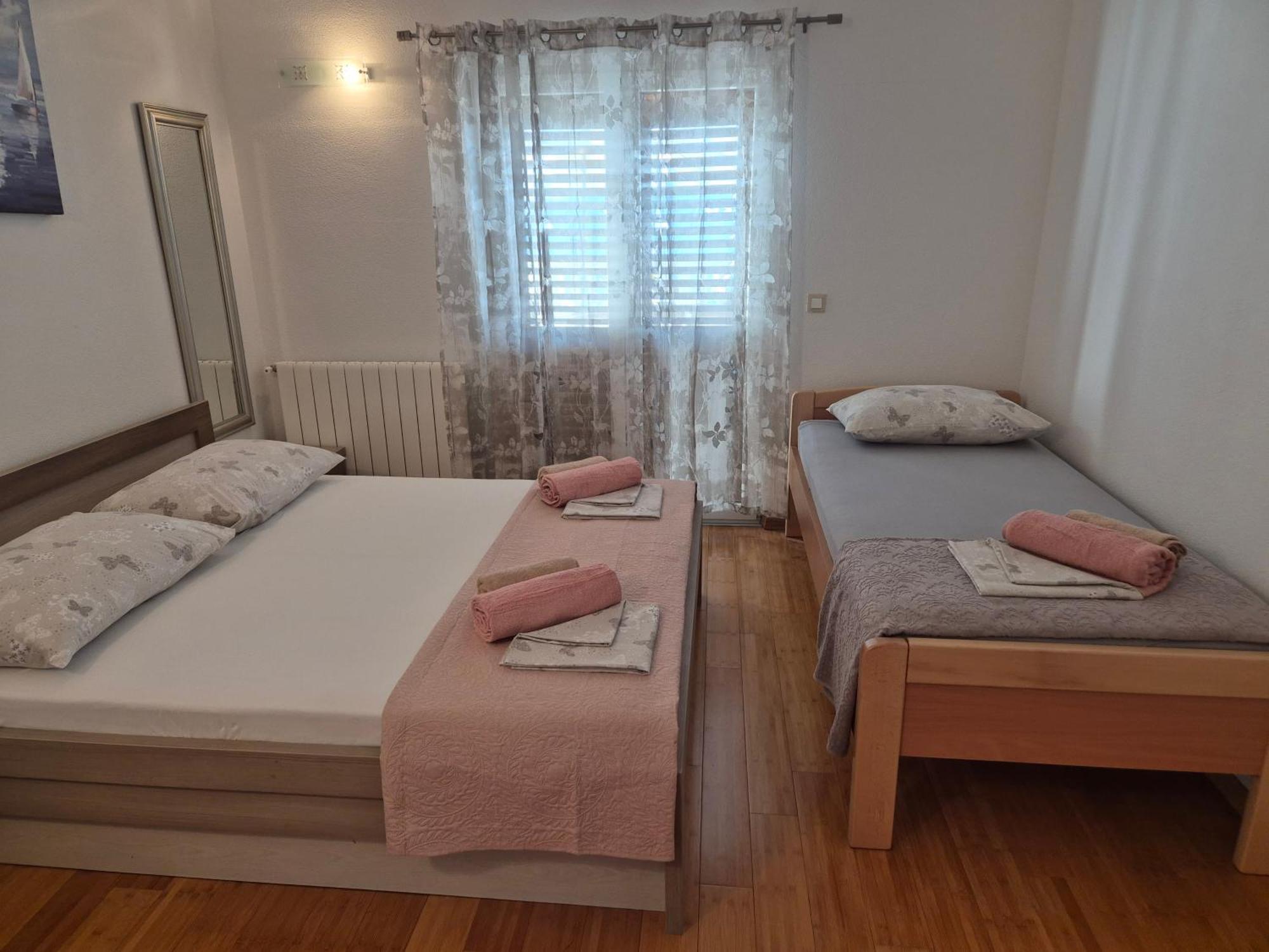 Apartments Kapetan Jure ブレラ エクステリア 写真