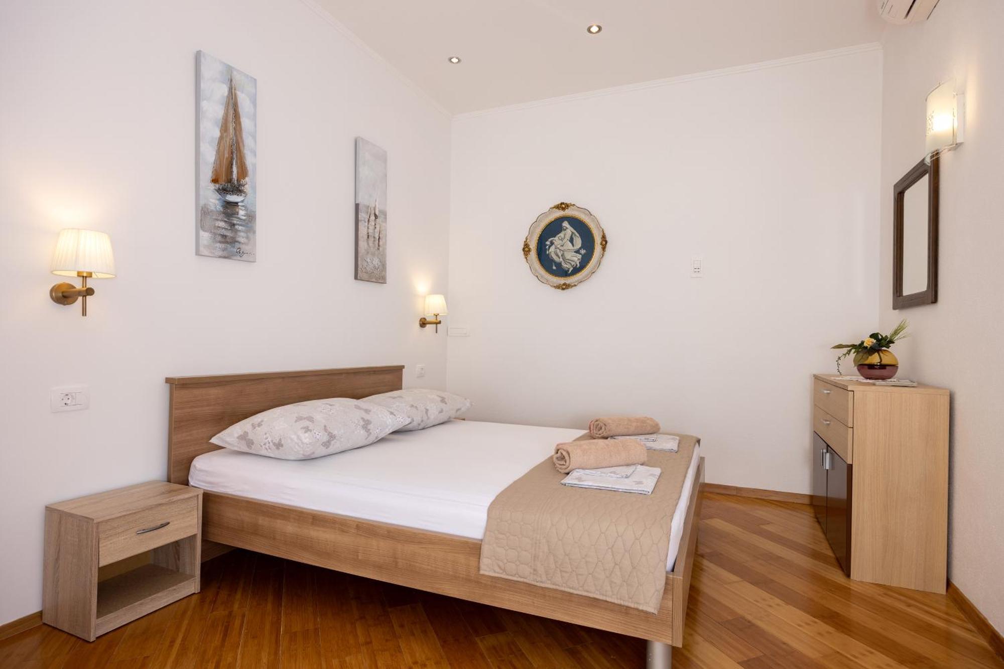 Apartments Kapetan Jure ブレラ エクステリア 写真